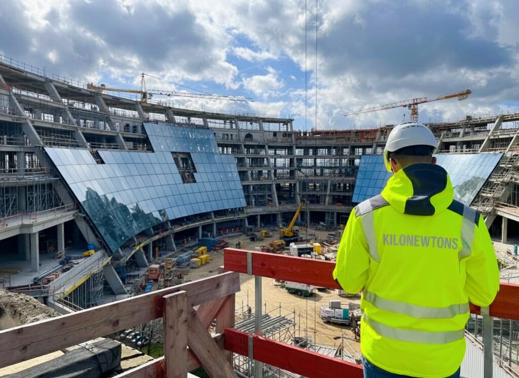 KILONEWTONS COMPANY CONSTRUCTION ENGINEER AT WORK